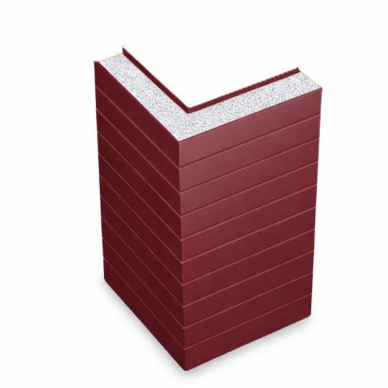 Фото: наружный угол фасада с горизонтальной раскладкой и аккуратным стыком