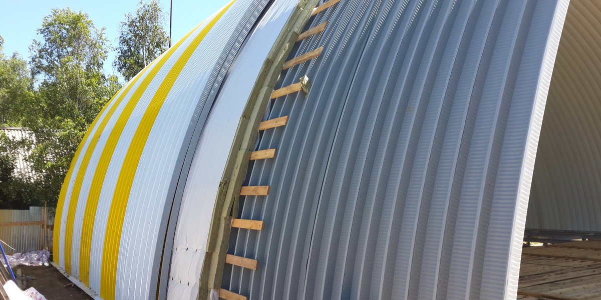 Монтаж арочных панелей: подача и стык — заглушка