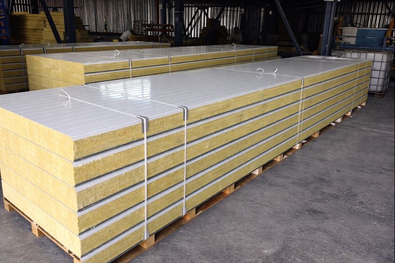 Утеплитель в стеновой сэндвич-панели — пример разреза