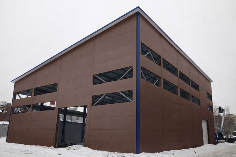 Фото для статьи: пример объекта (склад/ангар) с применением беззамковых PIR-панелей