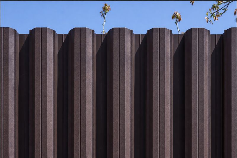 Штакетник П-образный: двухсторонняя окраска