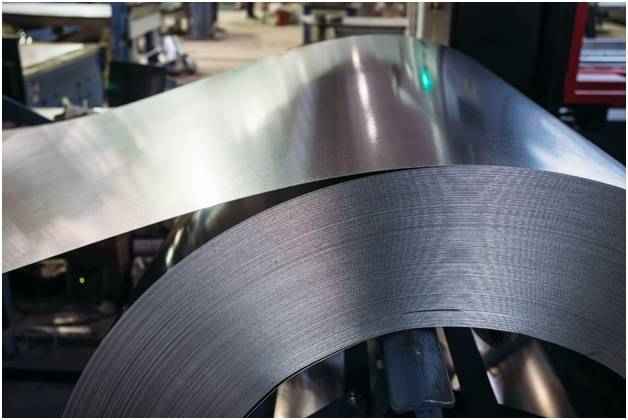 Гладкий лист и рулон — примеры применения, обработки и готовых решений