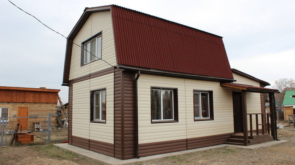 Гладкий лист и рулон на производственном объекте