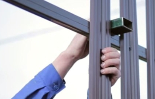 Монтаж ограждения из евроштакетника