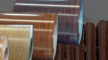 Профиль евроштакетника крупным планом