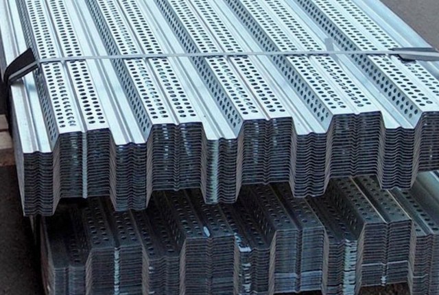 Перфорированный профлист Т150 на промышленном объекте
