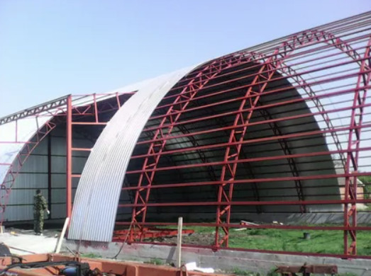 Монтаж арочного профнастила