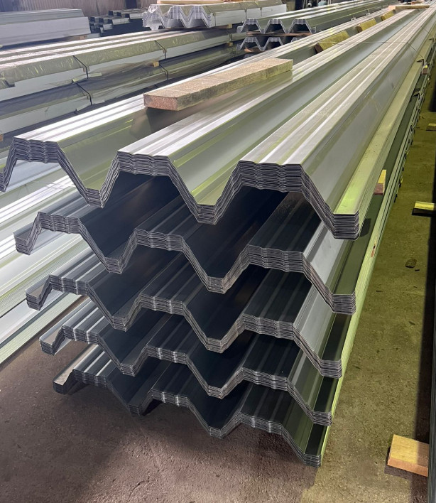 Склад с профнастилом Н90