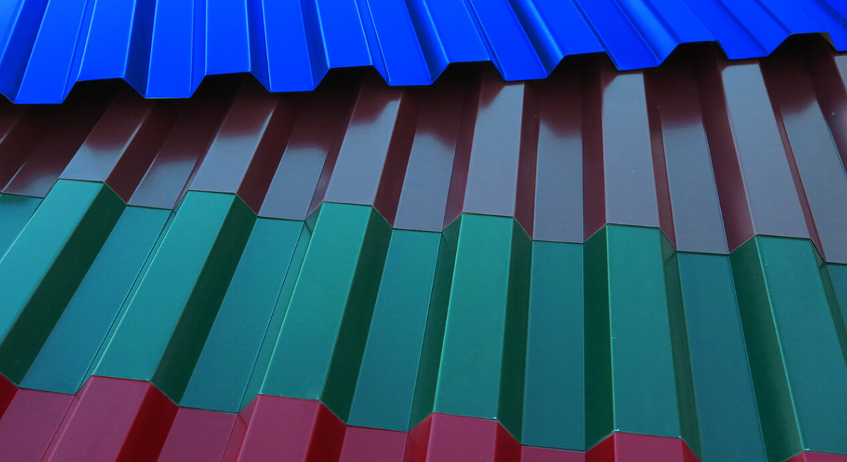 Склад с рулонами и листами профнастила