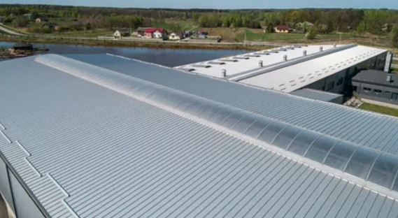 Склад с кровельными сэндвич-панелями