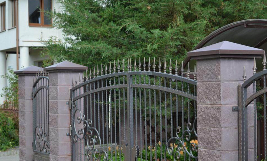 Колпаки на столбах