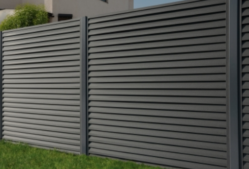 Забор вокруг частного дома в Ленинградской области