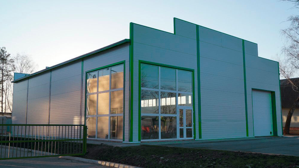 Фасад здания из сэндвич-панелей