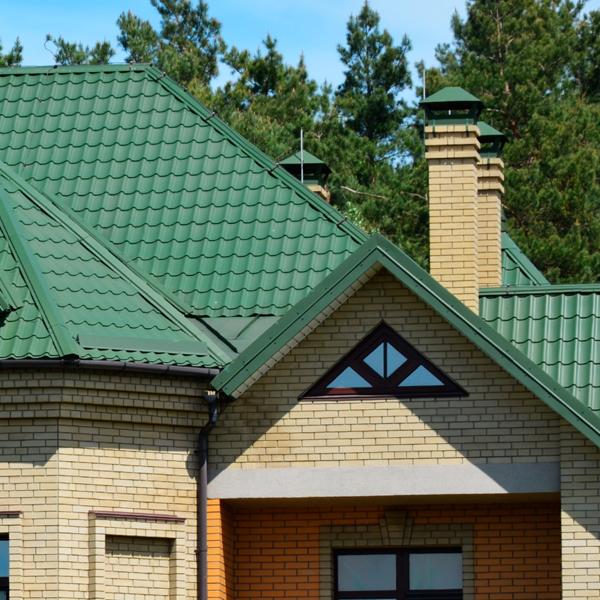 Производство металлочерепицы в цеху