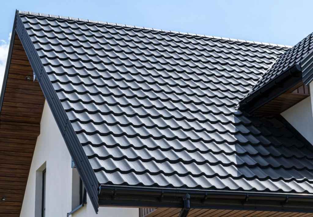 Фасад и кровля современного здания