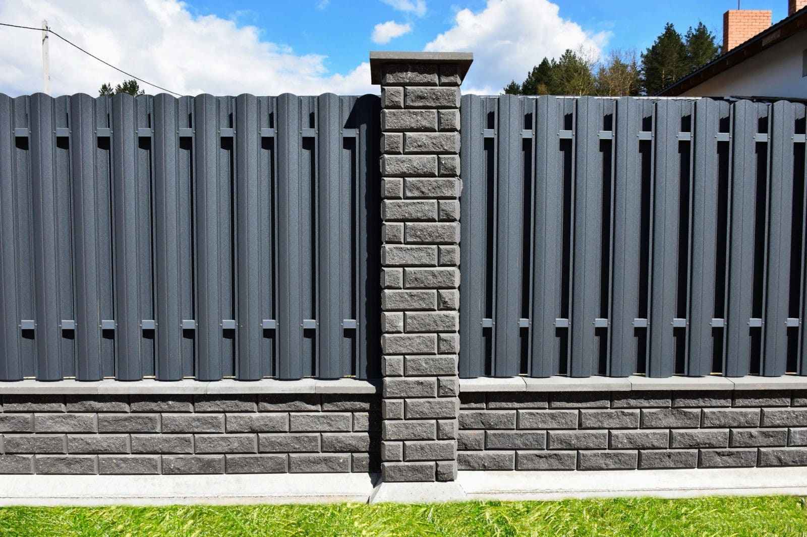 Штакетник металлический Евроштакетник — варианты покрытий и цветов