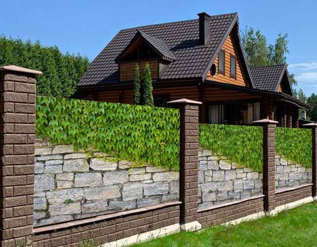 Забор и фасад на коммерческом объекте