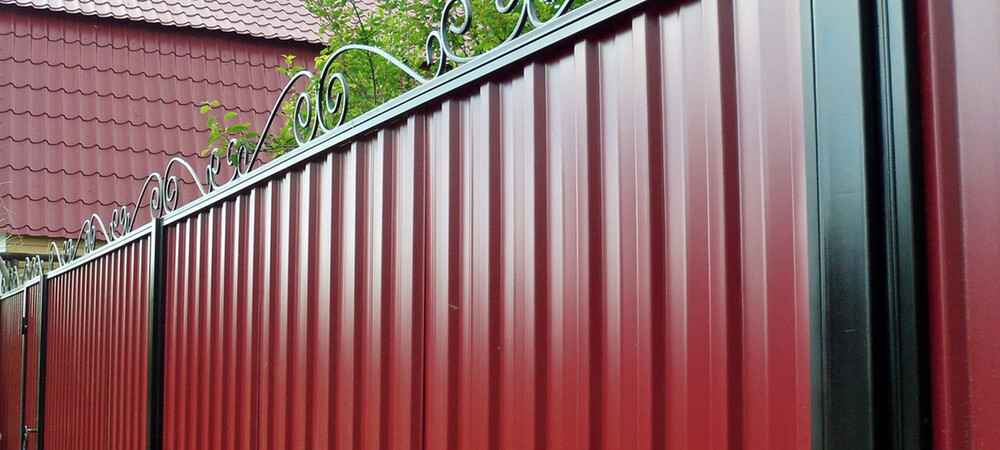 Профнастил с защитным покрытием для фасадов и ограждений