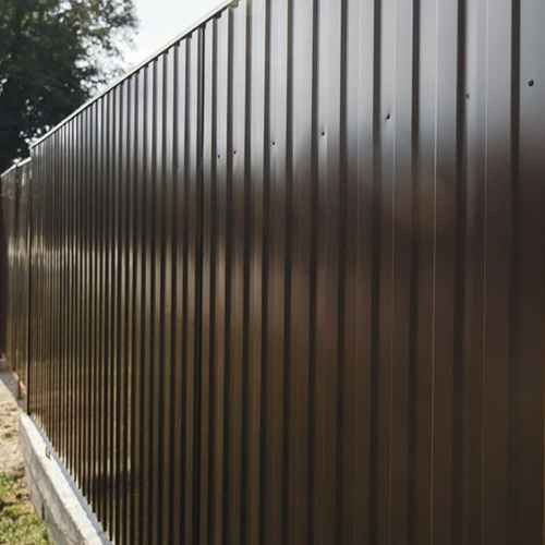 Секции ограждения на объекте