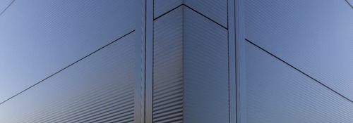 Металлочерепица на крыше здания