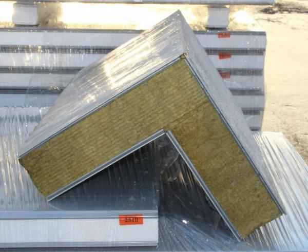 Фото: упаковка угловых элементов и защита кромок при отгрузке