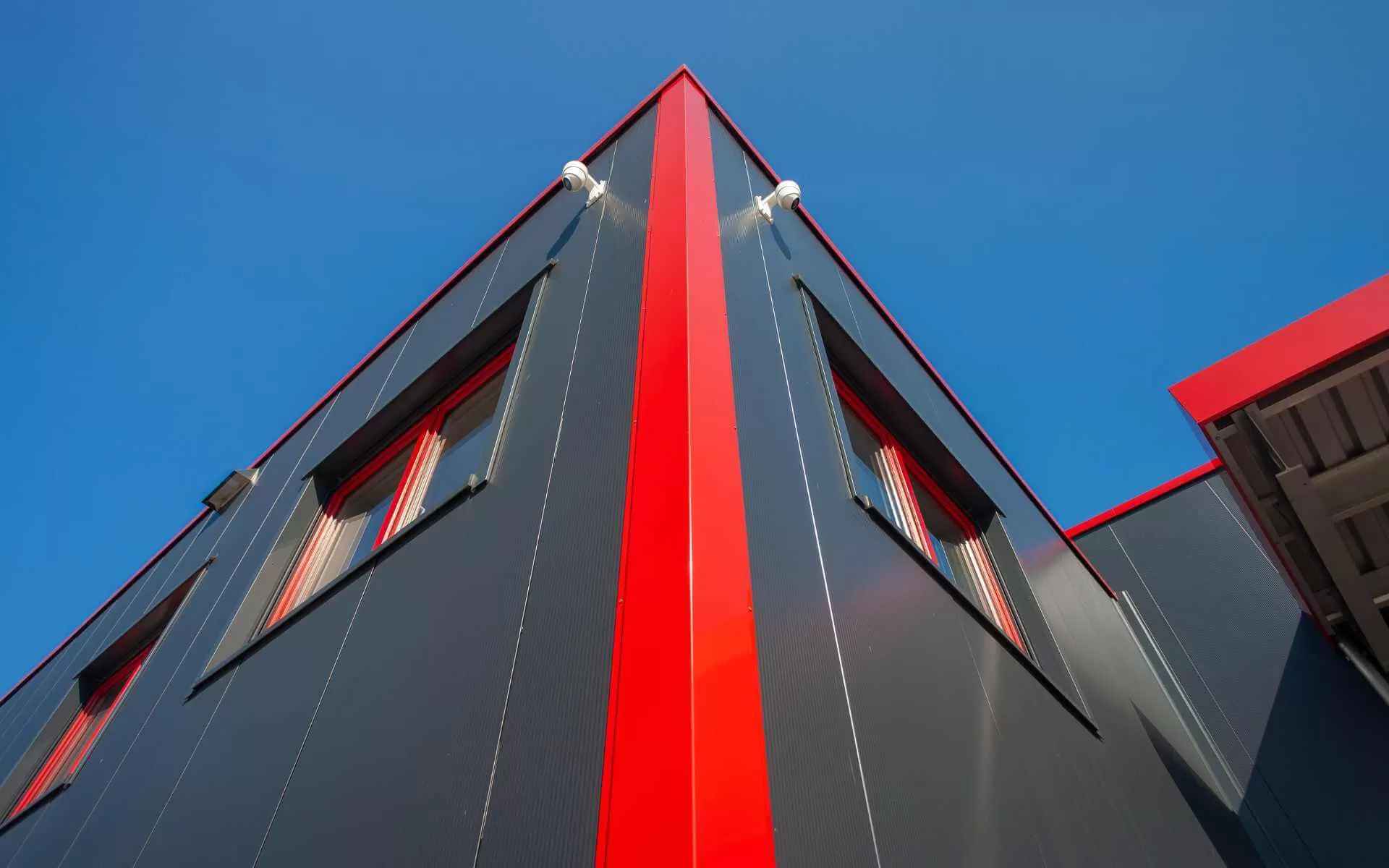 Вертикальная угловая сэндвич панель с минеральной ватой