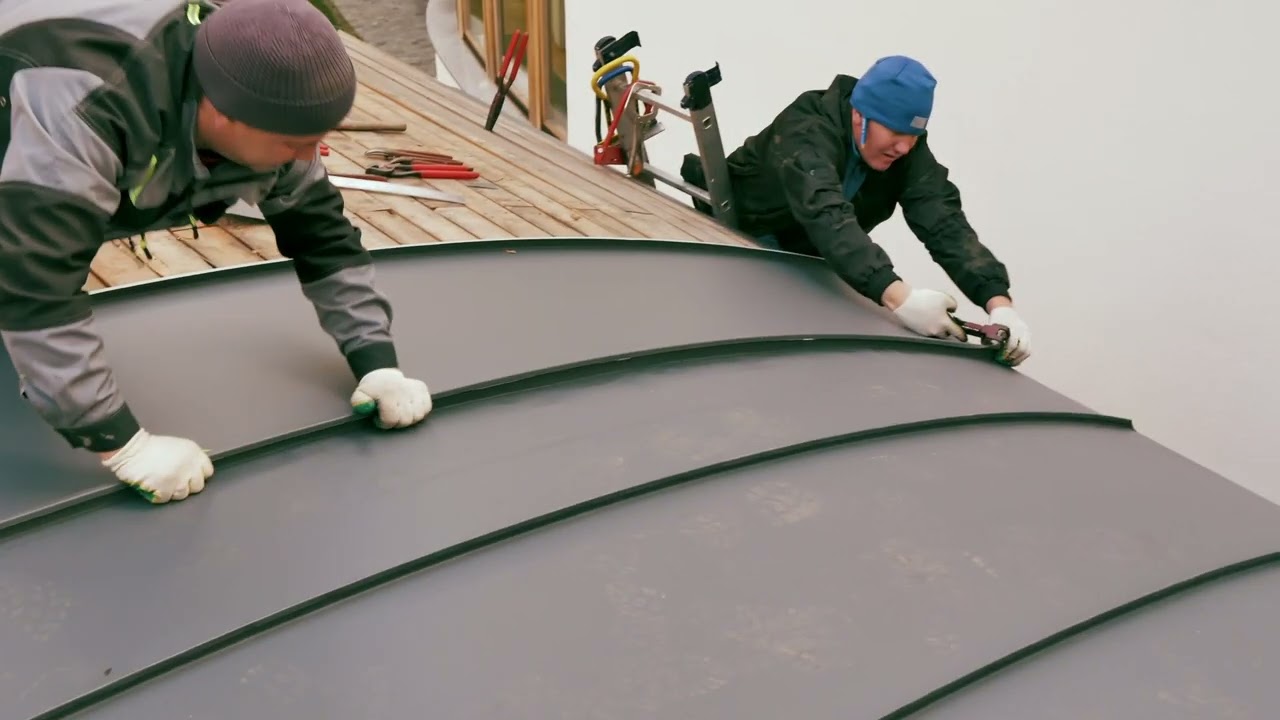 Монтаж продольно гнутого фальца на объекте