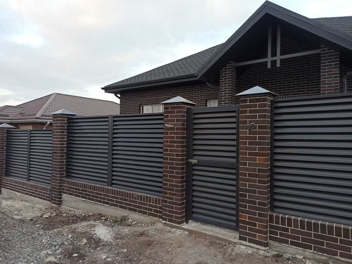 Металлический забор Еврожалюзи