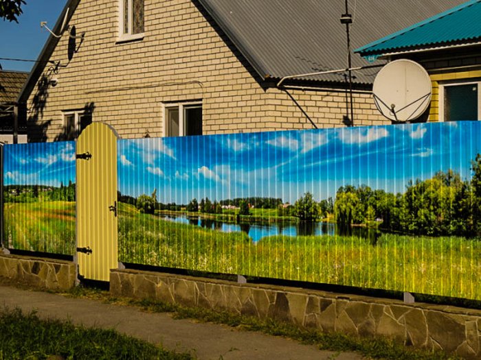 Монтаж фотозабора