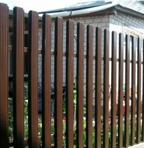 Монтаж евроштакетника