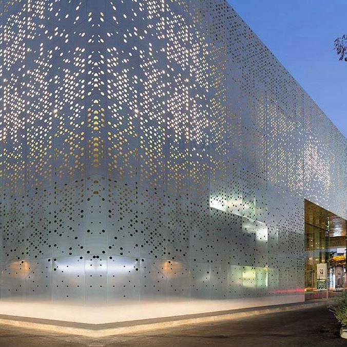 Экран и ограждение на объекте