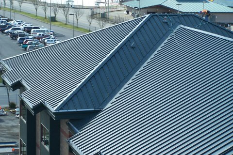 Кровля промышленного объекта из профнастила Н126
