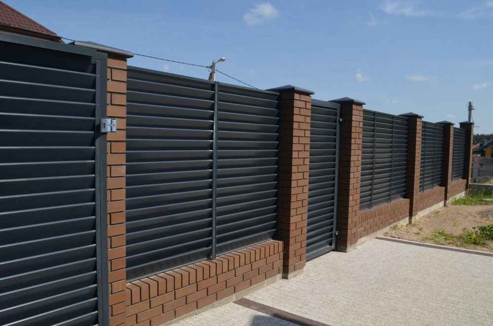 Забор-жалюзи для частного дома или коммерческого участка