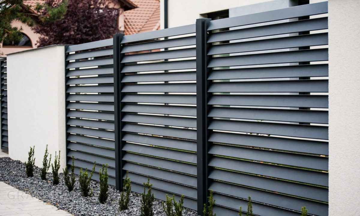 Монтаж забора-жалюзи: секции, лаги и крепление