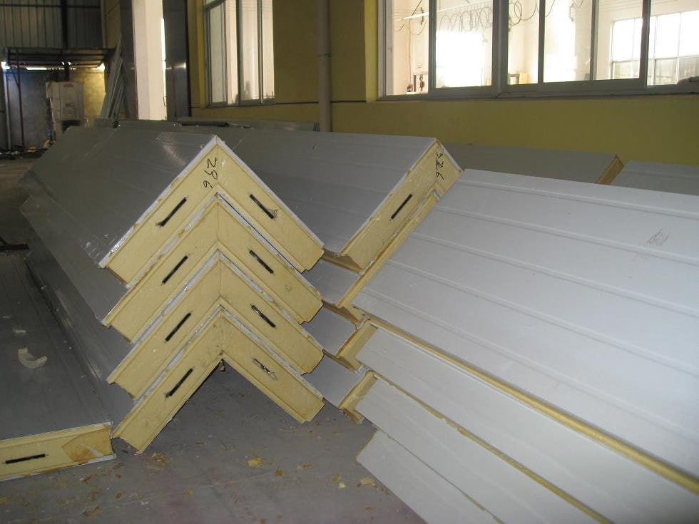 Вертикальная угловая сэндвич-панель