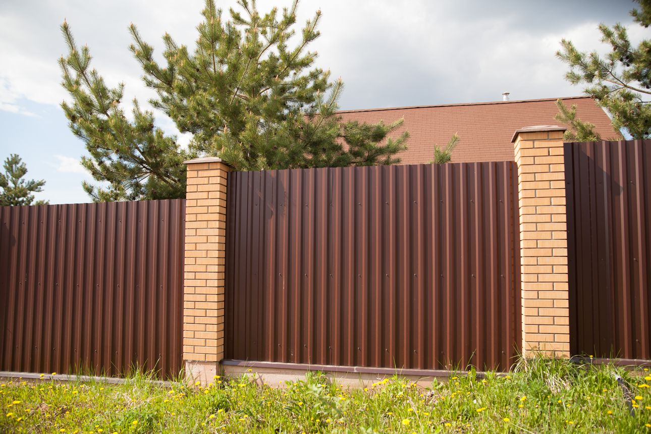 Замковые соединения и узлы крепления профнастила МП20 нестандартной ширины